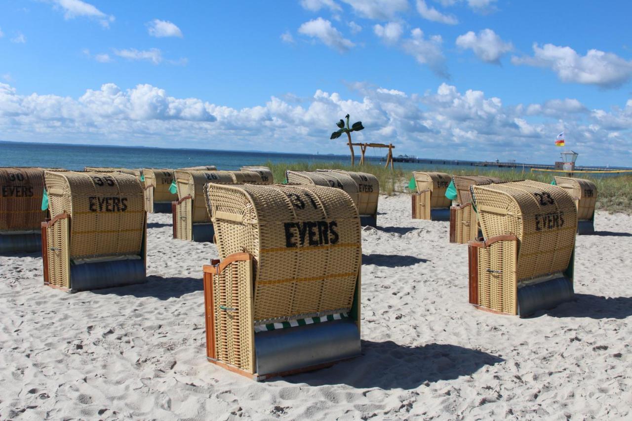 Ferienwohnungen Im Haus Strandburg Groemitz Exterior photo